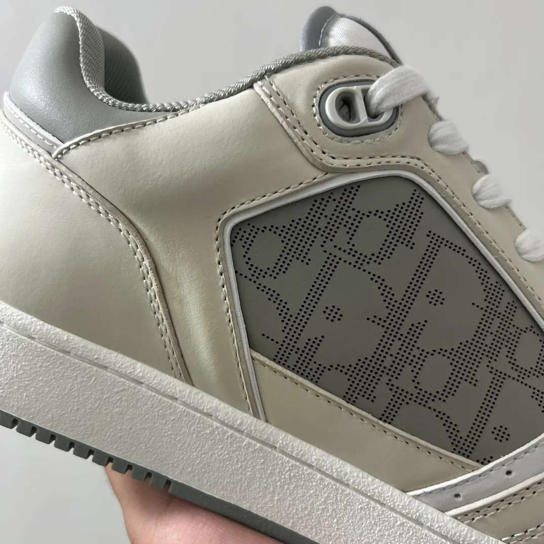 👟👟Ex-factory price 560👟👟 Men's size +10 Dior B27 series ✨2024 upgraded version purchasing agent grade ✨Super🔥sports shoes👫couple shoes. The high version 1:1 adopts oil edge lasting technology, the fabric is imported first-layer cowhide + high-tech fabric, and the inner cowhide + customized lining. TPU original engraved outsole. More than 30 colors of high-soled boots are available. Size: 35-42 for women and 38-46 for men. Bosses are welcome to compare...